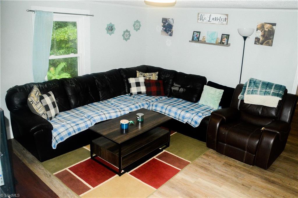 2618 Anderson Road Burlington, NC 27217 - Photo 3 of 15 Living Room