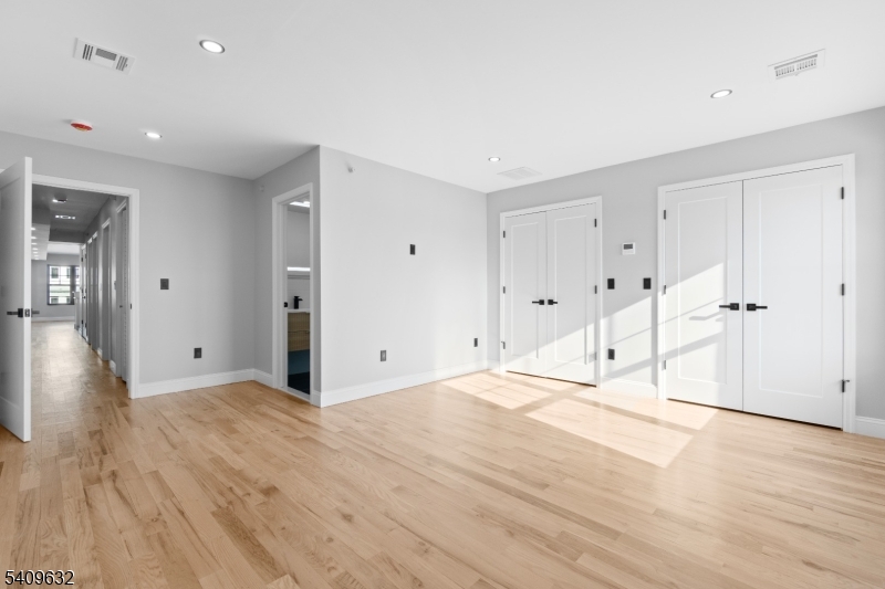 477 15th Avenue, Unit 2 Newark, NJ 07103 - Photo 5 of 11 a view of an empty room