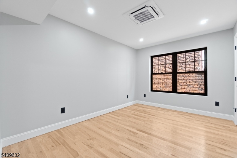 477 15th Avenue, Unit 2 Newark, NJ 07103 - Photo 10 of 11 an empty room with windows