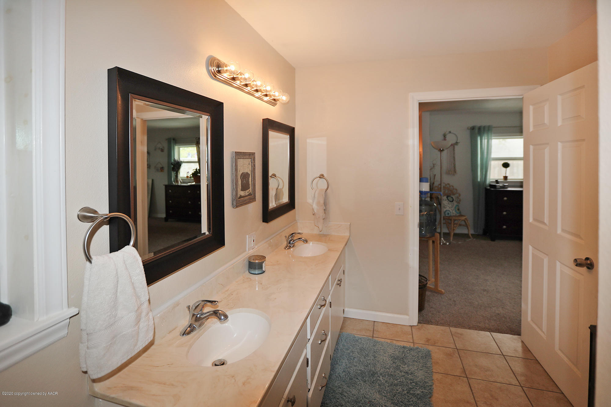 6018 Gainsborough Road Amarillo, TX 79106 - Photo 20 of 38 a bathroom with a tub sink and mirror