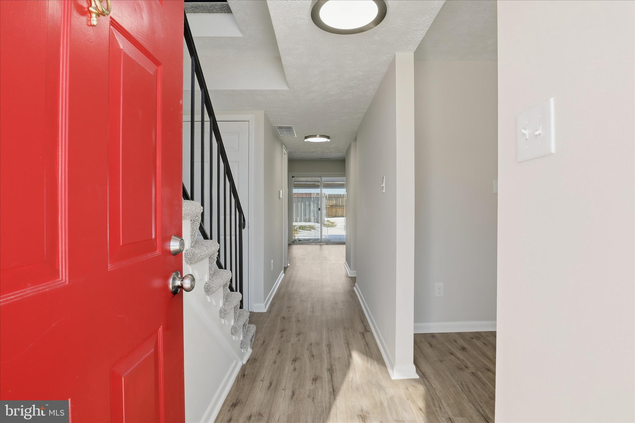 406 Crestwood Street Southwest Leesburg, VA 20175 - Photo 4 of 38