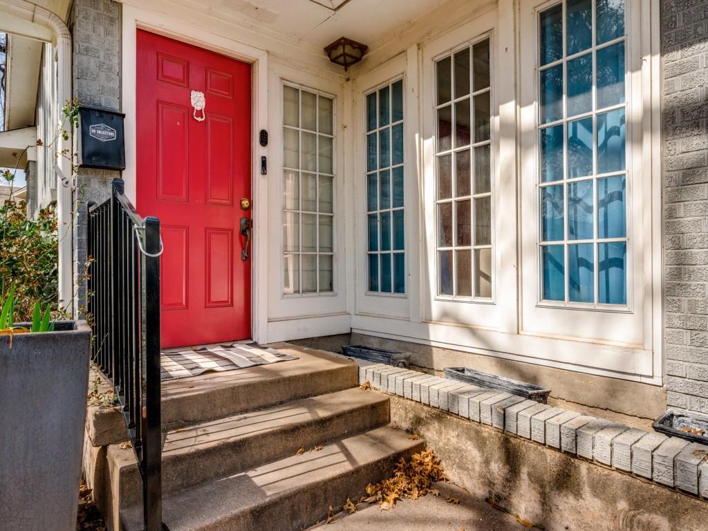 9835 Estate Lane Dallas, TX 75238 - Photo 2 of 25 Doorway to property