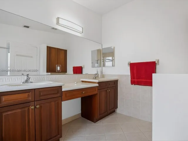 $3,900 | Vizcaya, Miramar, FL 33027