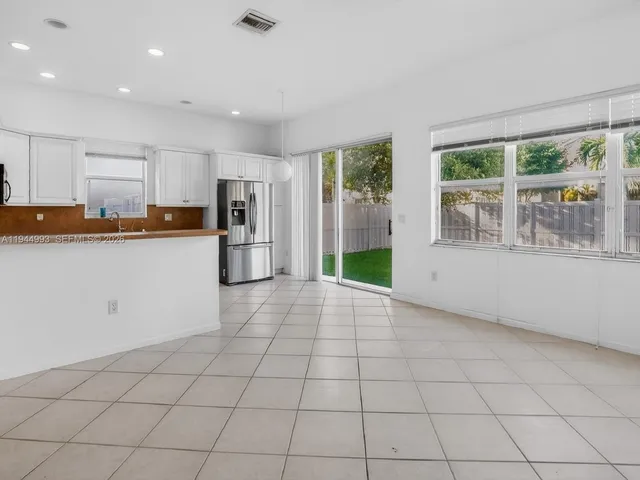 $3,900 | Vizcaya, Miramar, FL 33027