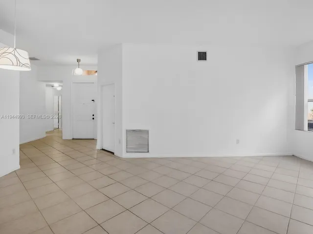 $3,900 | Vizcaya, Miramar, FL 33027