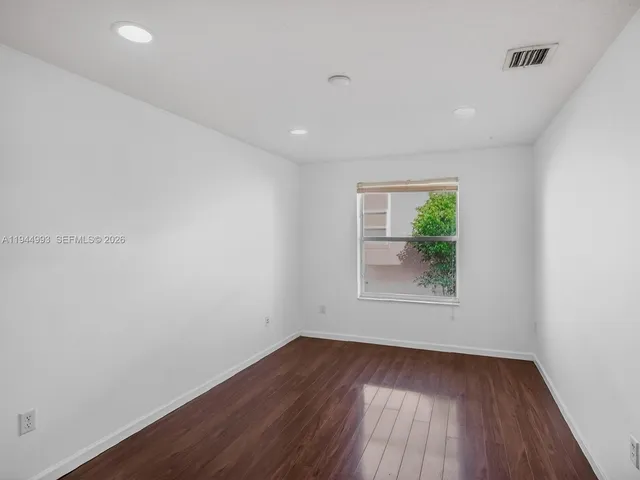 $3,900 | Vizcaya, Miramar, FL 33027