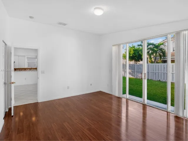 $3,900 | Vizcaya, Miramar, FL 33027