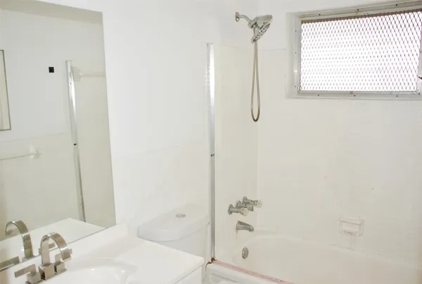 $1,600 | 4770 Northwest 10th Court, Unit 312, Plantation, FL 33313
