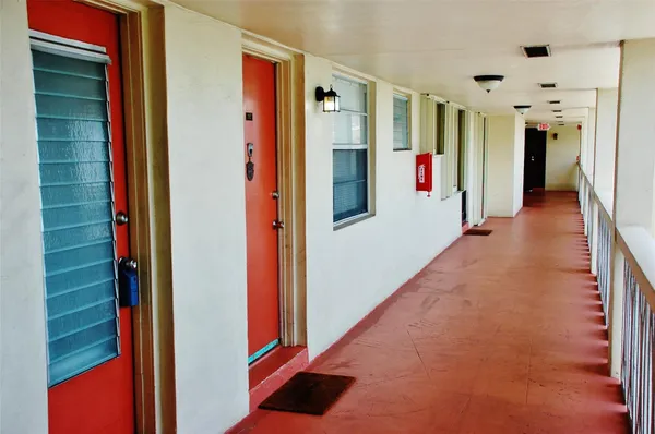 $1,600 | 4770 Northwest 10th Court, Unit 312, Plantation, FL 33313