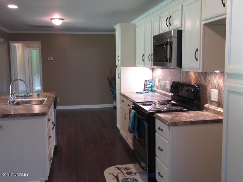612 Eagle Road Kinston, NC 28501 - Photo 11 of 27 IMG_1362