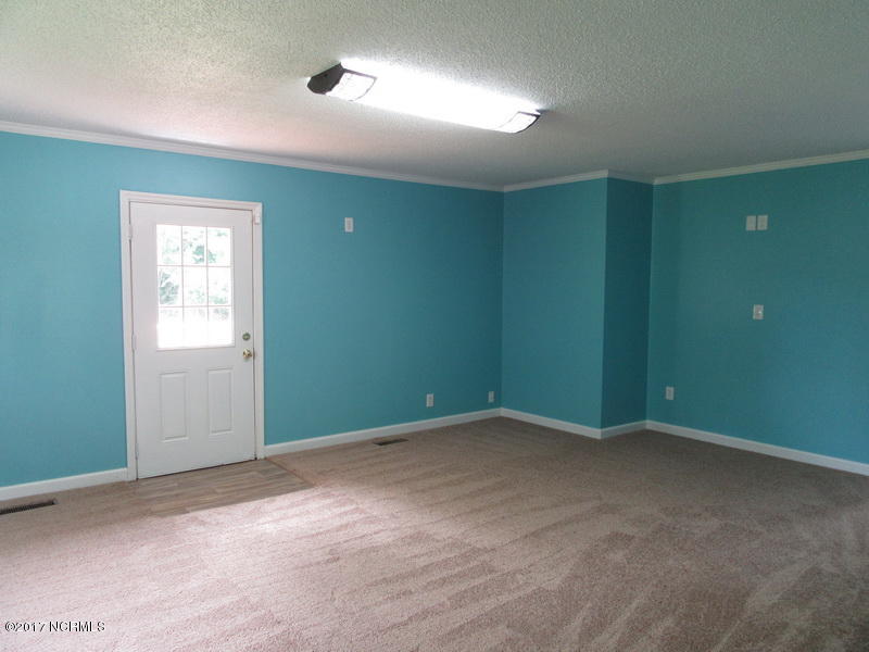 612 Eagle Road Kinston, NC 28501 - Photo 14 of 27 IMG_1369