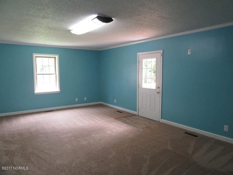 612 Eagle Road Kinston, NC 28501 - Photo 15 of 27 IMG_1370