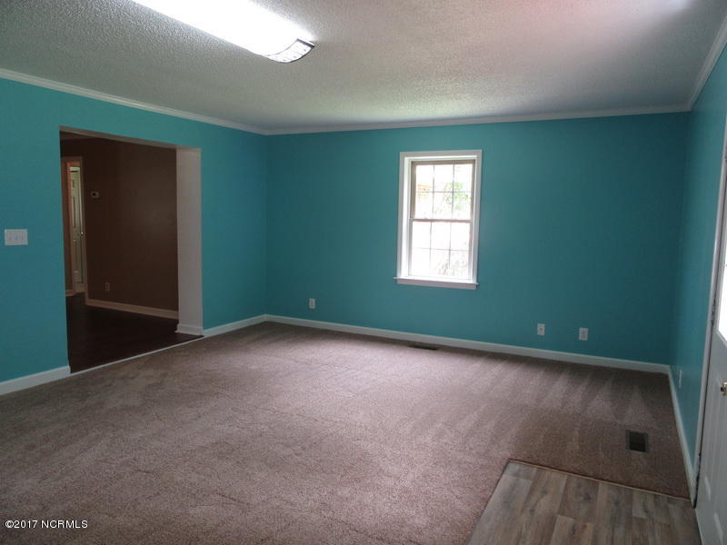 612 Eagle Road Kinston, NC 28501 - Photo 16 of 27 IMG_1371