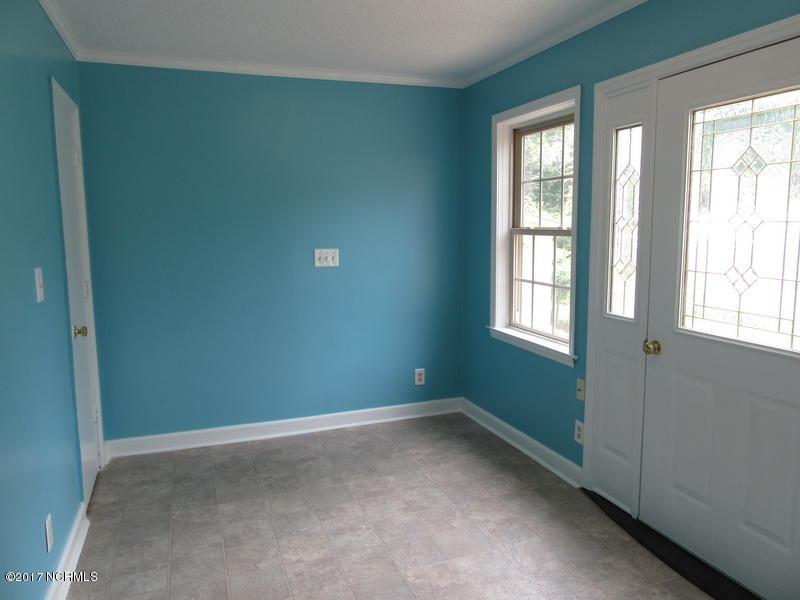 612 Eagle Road Kinston, NC 28501 - Photo 17 of 27 IMG_1372