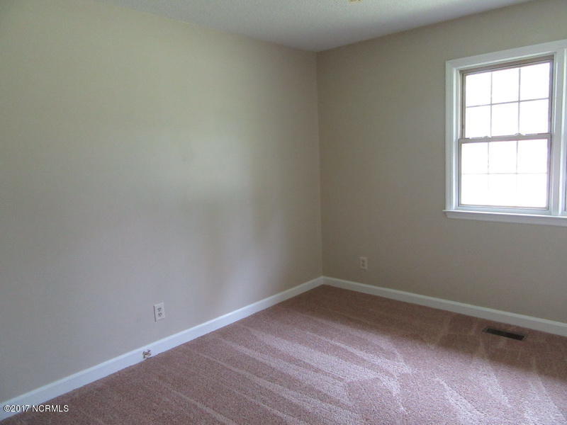 612 Eagle Road Kinston, NC 28501 - Photo 18 of 27 IMG_1377