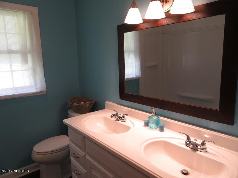 612 Eagle Road Kinston, NC 28501 - Photo 20 of 27 IMG_1381