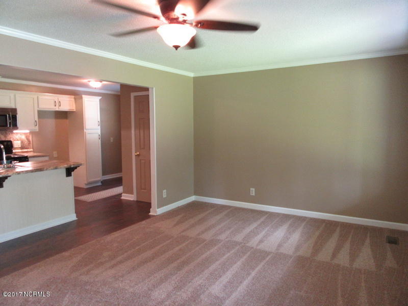 612 Eagle Road Kinston, NC 28501 - Photo 5 of 27 IMG_1351