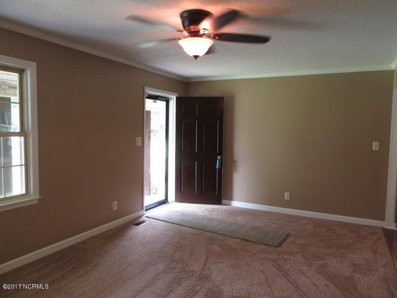 612 Eagle Road Kinston, NC 28501 - Photo 6 of 27 IMG_1353