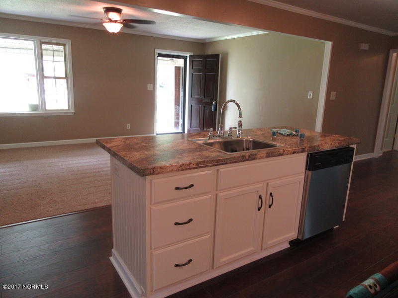 612 Eagle Road Kinston, NC 28501 - Photo 10 of 27 IMG_1360