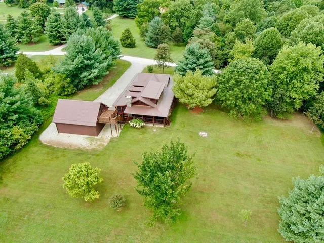 $574,974 | 3090 Shamrock Lane, Birdseye, IN 47513