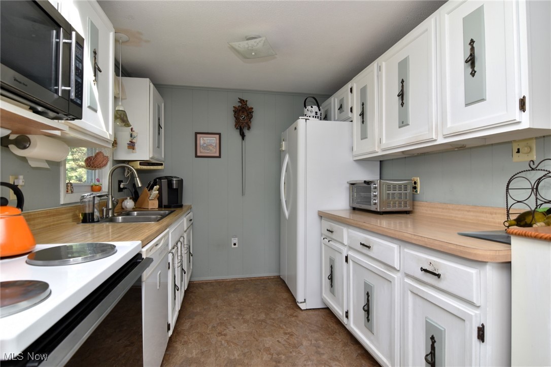 9843 Limeridge Road Mantua, OH 44255 - Photo 11 of 38