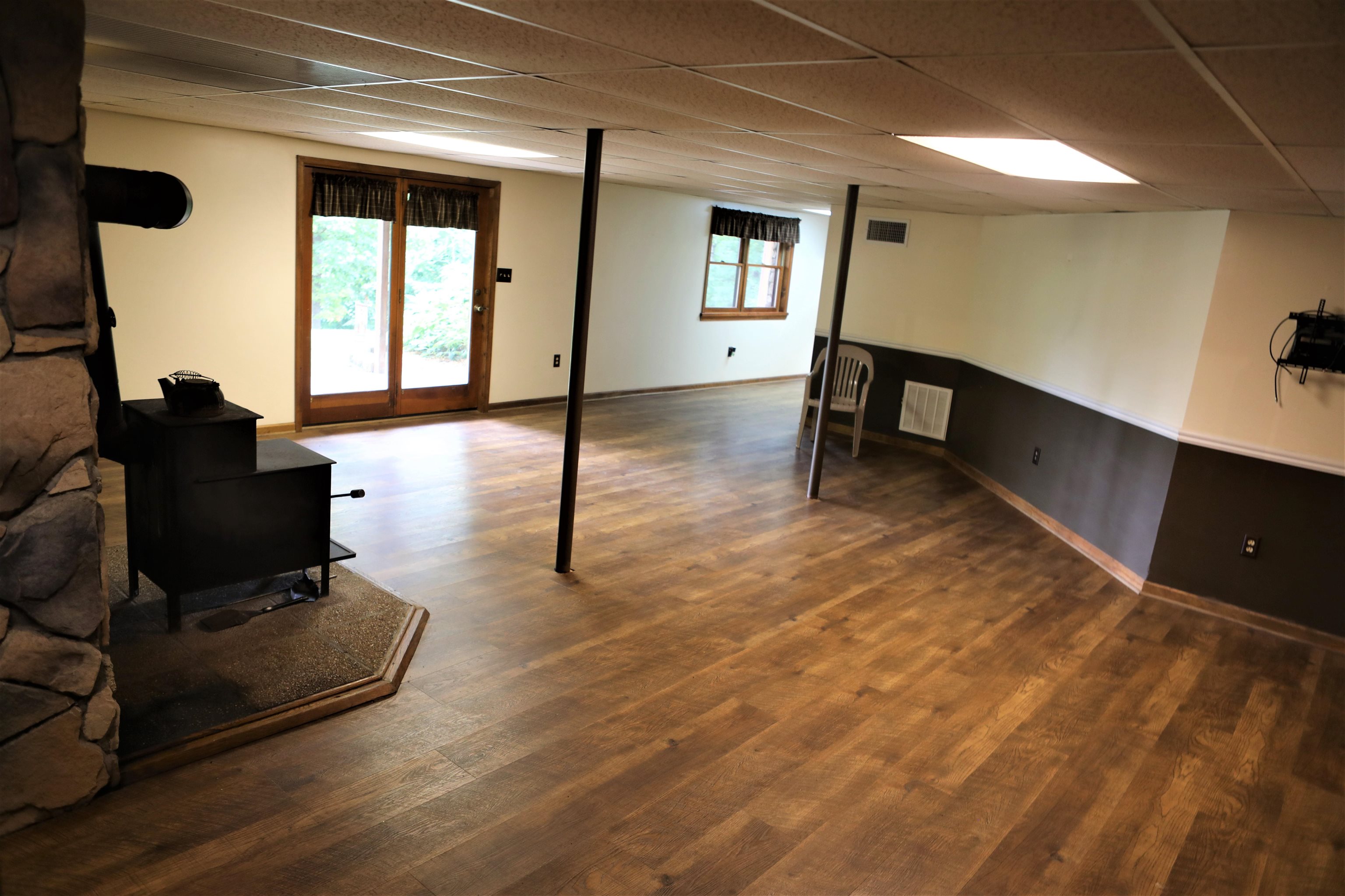 573 Round Hill School Road Fort Defiance, VA 24437 - Photo 49 of 65 a living room with furniture
