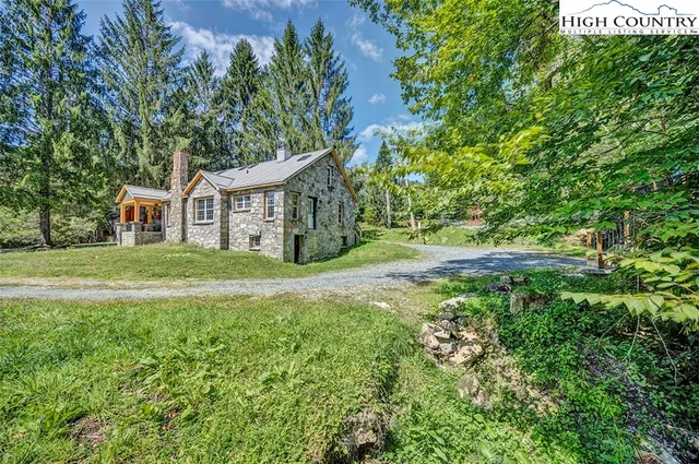 a view of a house with a big yard