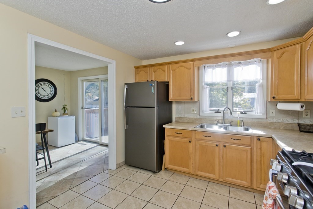 47 Laurel Street Springfield, MA 01107 - Photo 20 of 35 Gallery Image 20