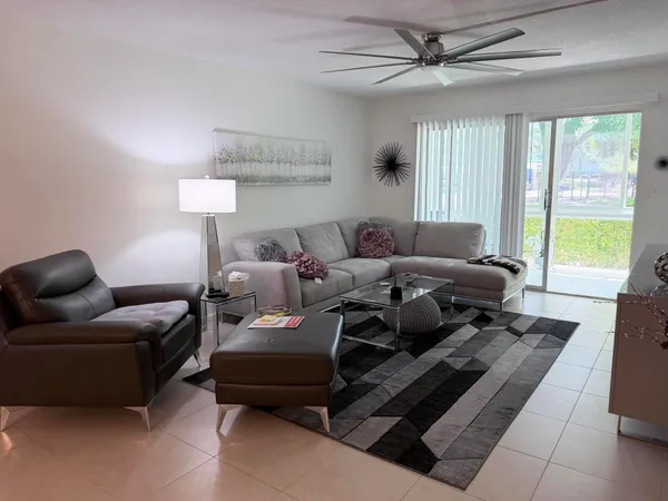$2,500 | 3002 Portofino Isle, Unit D1, Coconut Creek, FL 33066