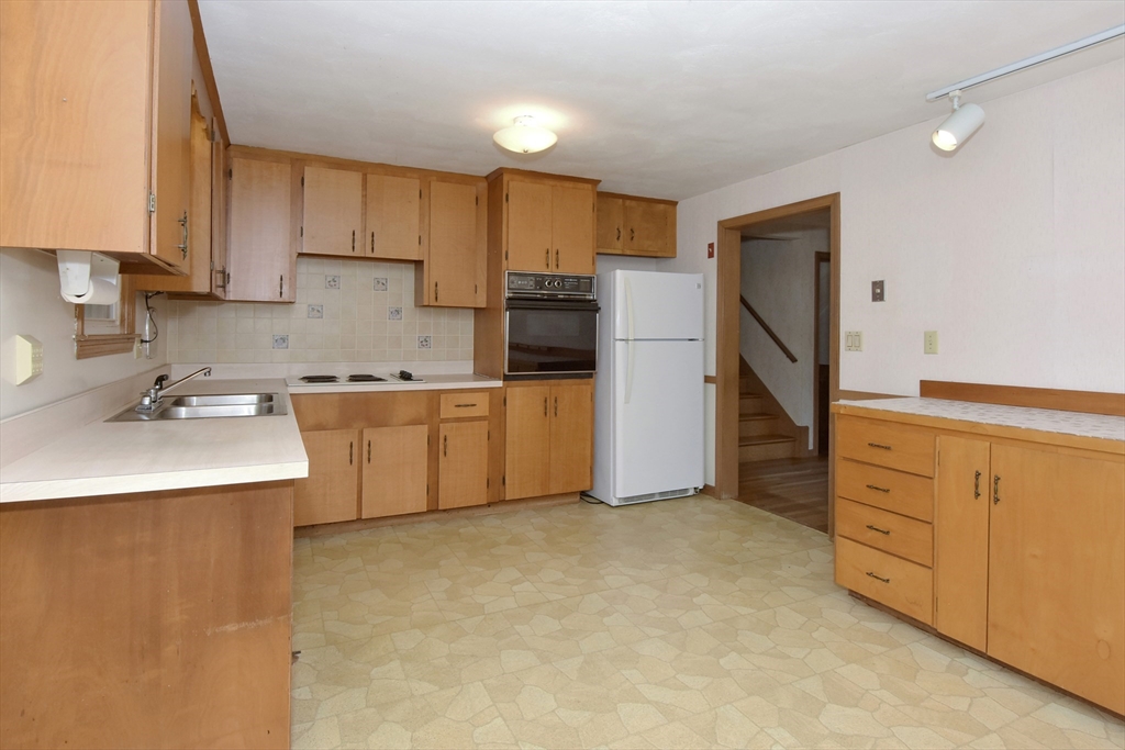 42 Harrington Road Framingham, MA 01701 - Photo 8 of 30 Gallery Image 8
