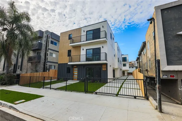 $5,729 | 1239 North Orange Drive, Unit 1237, Los Angeles, CA 90038