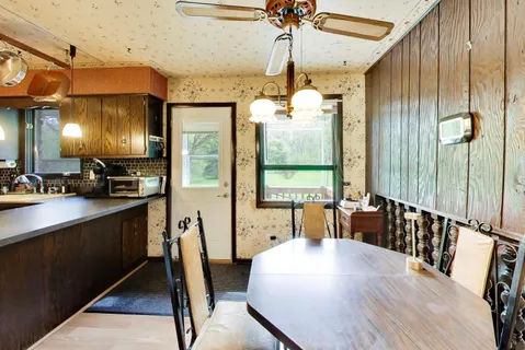 $300,000 | 26339 South Woodlawn Avenue, Crete, IL 60417