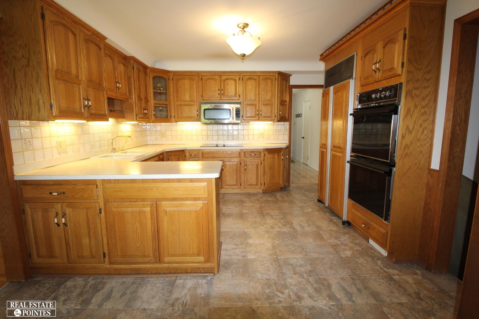 1320 Devonshire Road Grosse Pointe Park, MI 48230 - Photo 10 of 57