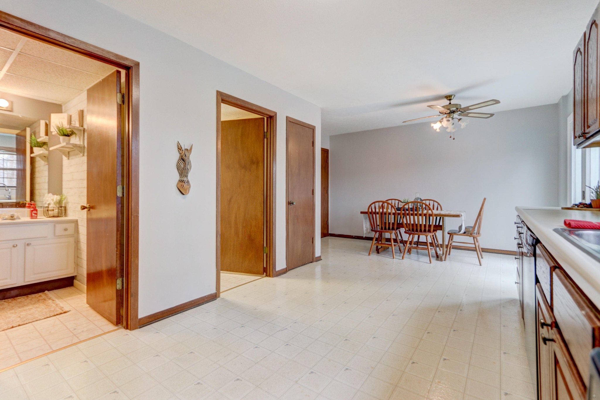 144 High Point Lane Oak Ridge, TN 37830 - Photo 8 of 19 a view of a livingroom with furniture and a ceiling fan