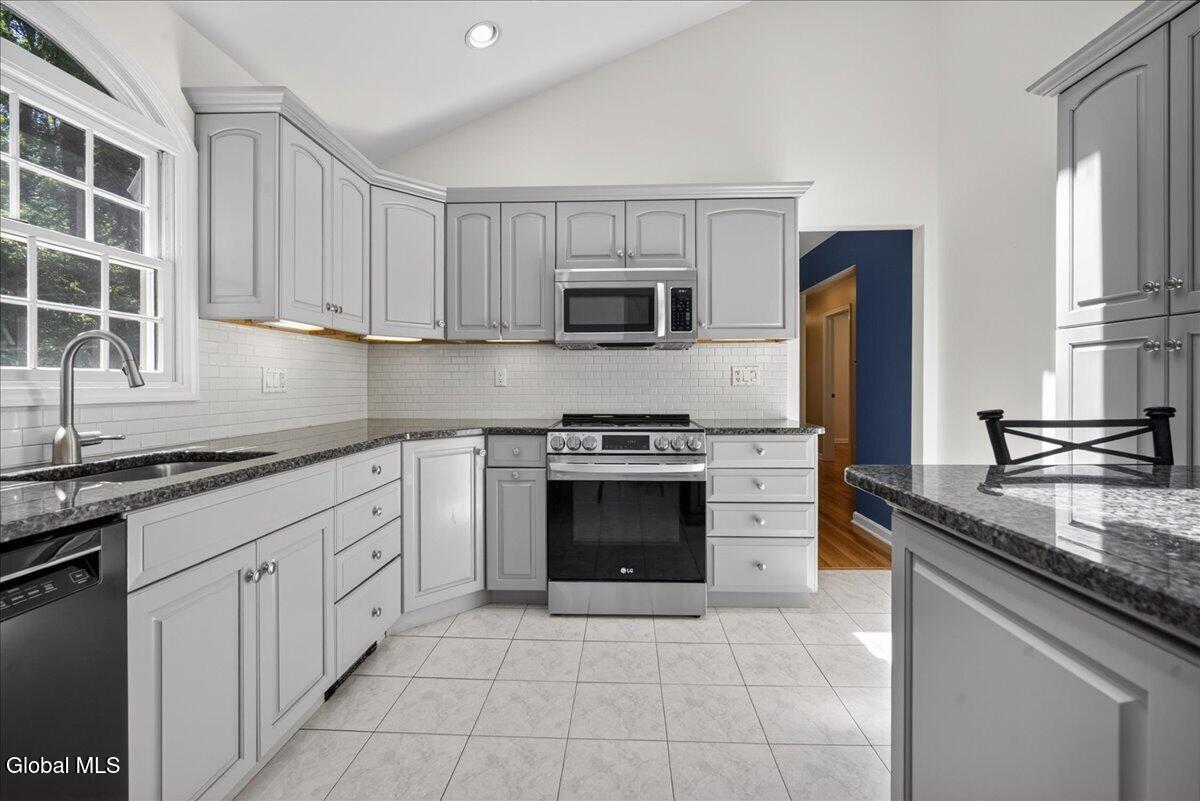 21 Woodstead Road Ballston, NY 12019 - Photo 5 of 40 07-21 WOODSTEAD-8
