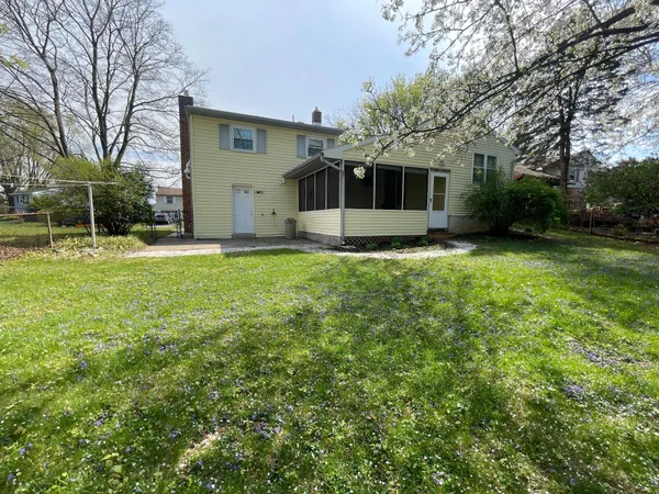 $2,300 | 113 East Woodland Drive, Mechanicsburg, PA 17055