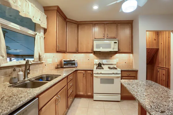 $2,300 | 113 East Woodland Drive, Mechanicsburg, PA 17055