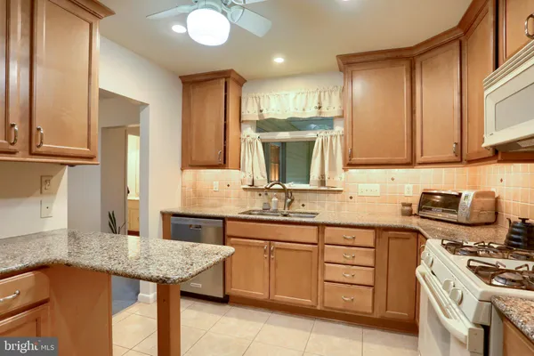 $2,300 | 113 East Woodland Drive, Mechanicsburg, PA 17055