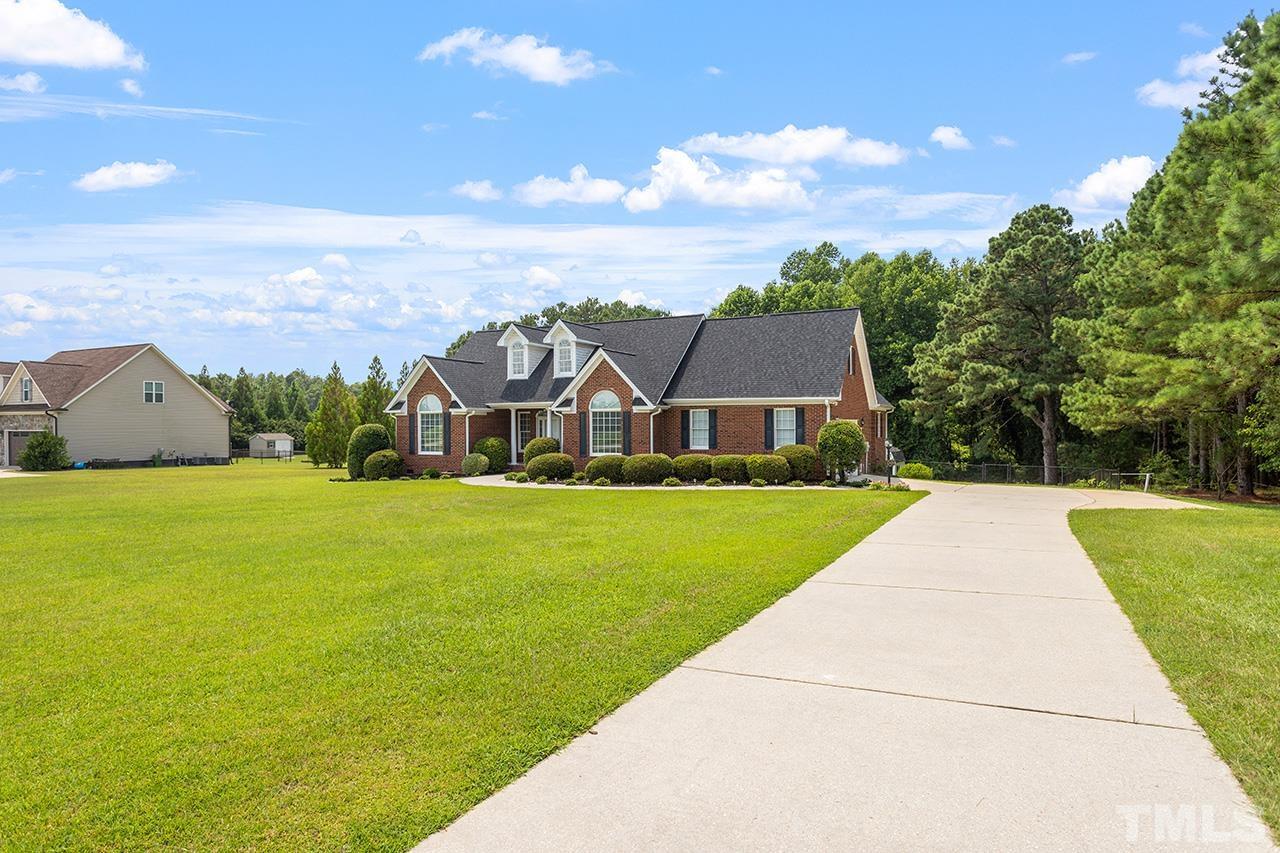 12414 Raleigh Road Benson, NC 27504 - Photo 4 of 36 Gallery Image 4
