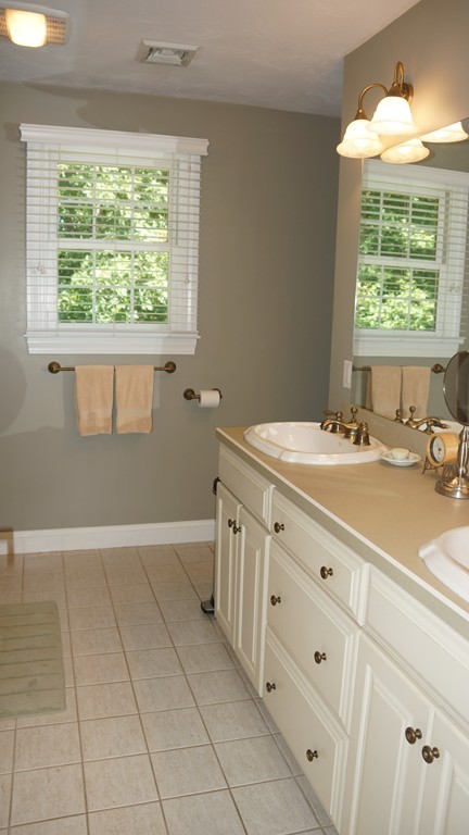 14 Broad Acres Farm Road Medway, MA 02053 - Photo 17 of 24 Gallery Image 17