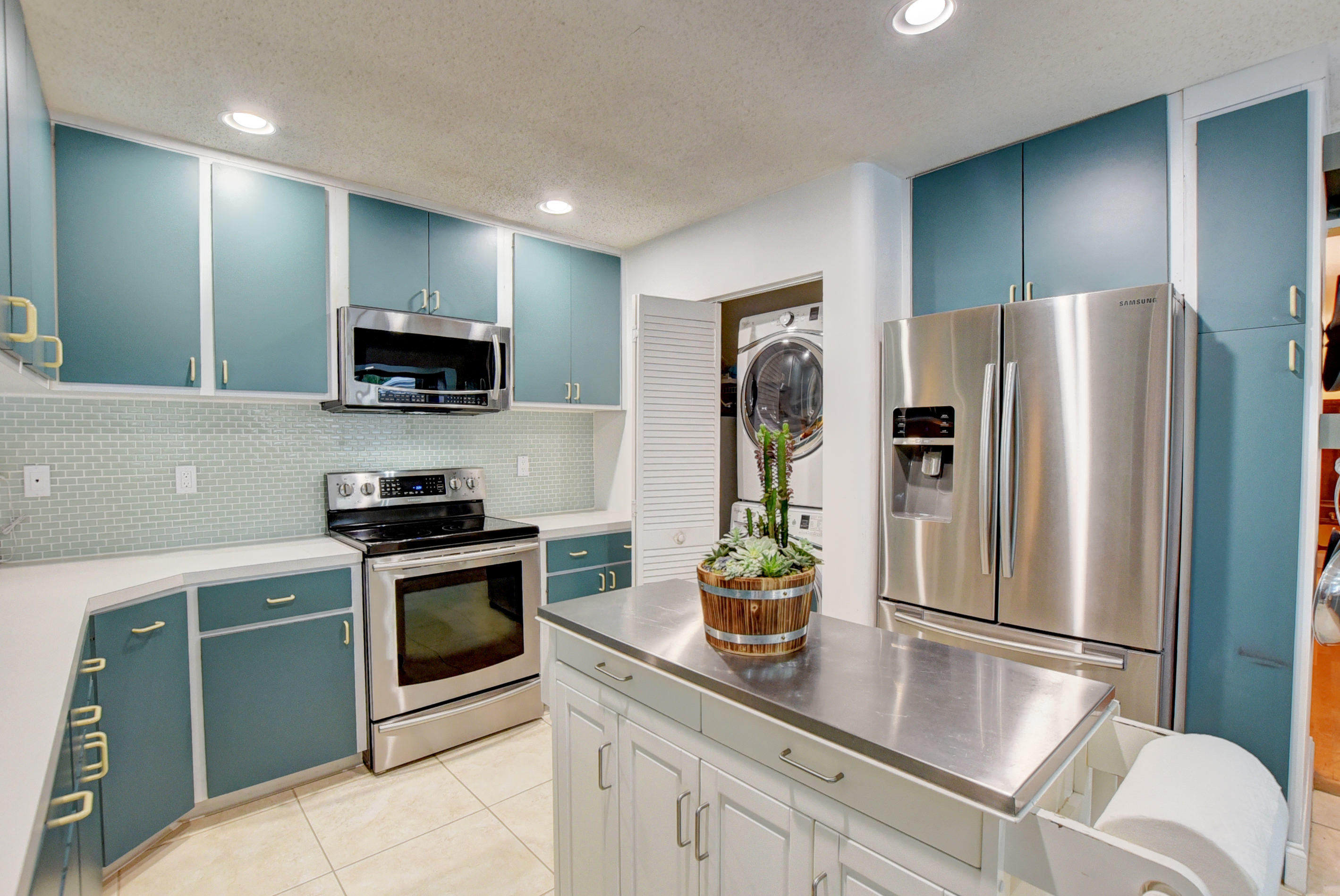 1360 Southwest 15th Street Boca Raton, FL 33486 - Photo 11 of 36 Kitchen