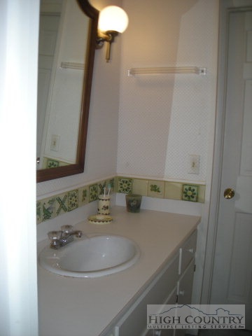 175 Walnut Boone, NC 28607 - Photo 5 of 15 Gallery Image 5