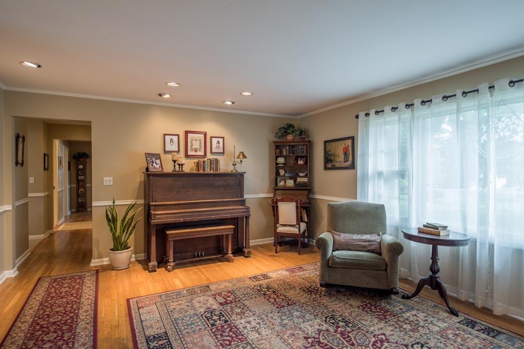 4020 Mountview Road Columbus, OH 43220 - Photo 5 of 33