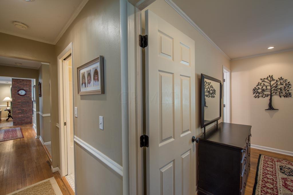 4020 Mountview Road Columbus, OH 43220 - Photo 8 of 33