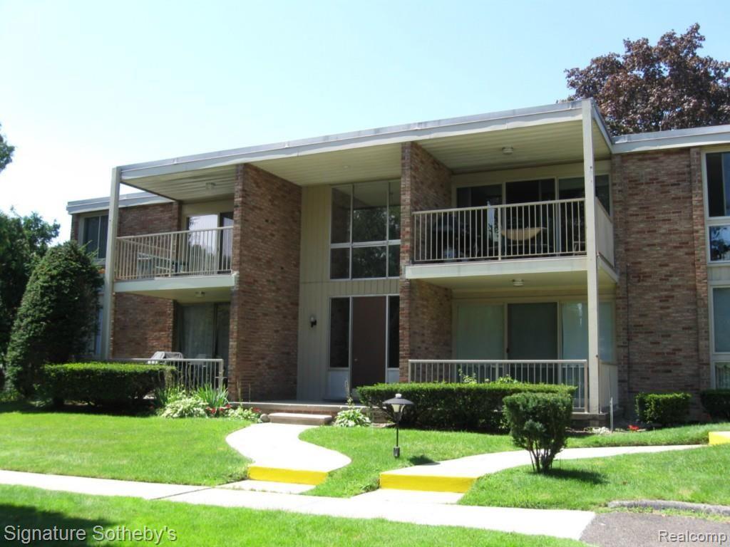 4045 West Maple Road Bloomfield Hills, MI 48301 - Photo 1 of 24