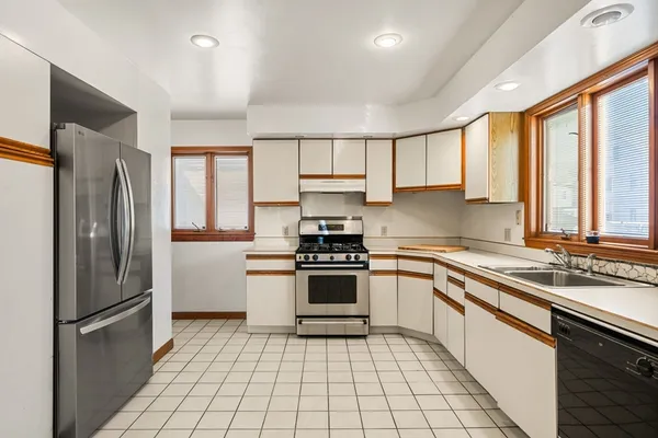 $1,150,000 | 17 Roslyn Street, Salem, MA 01970