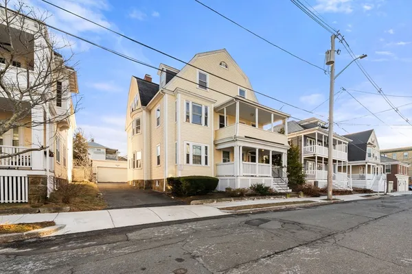 $1,150,000 | 17 Roslyn Street, Salem, MA 01970