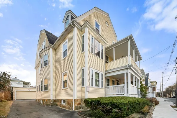 $1,150,000 | 17 Roslyn Street, Salem, MA 01970