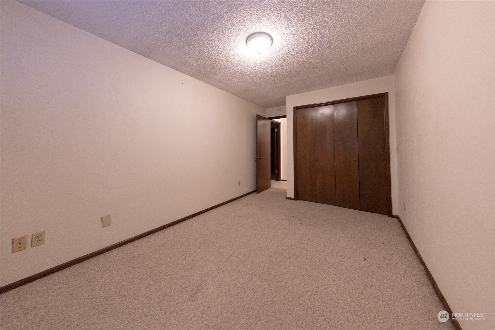 168 Chilvers E & F Road Chehalis, WA 98532 - Photo 15 of 29 an empty room with an entryway