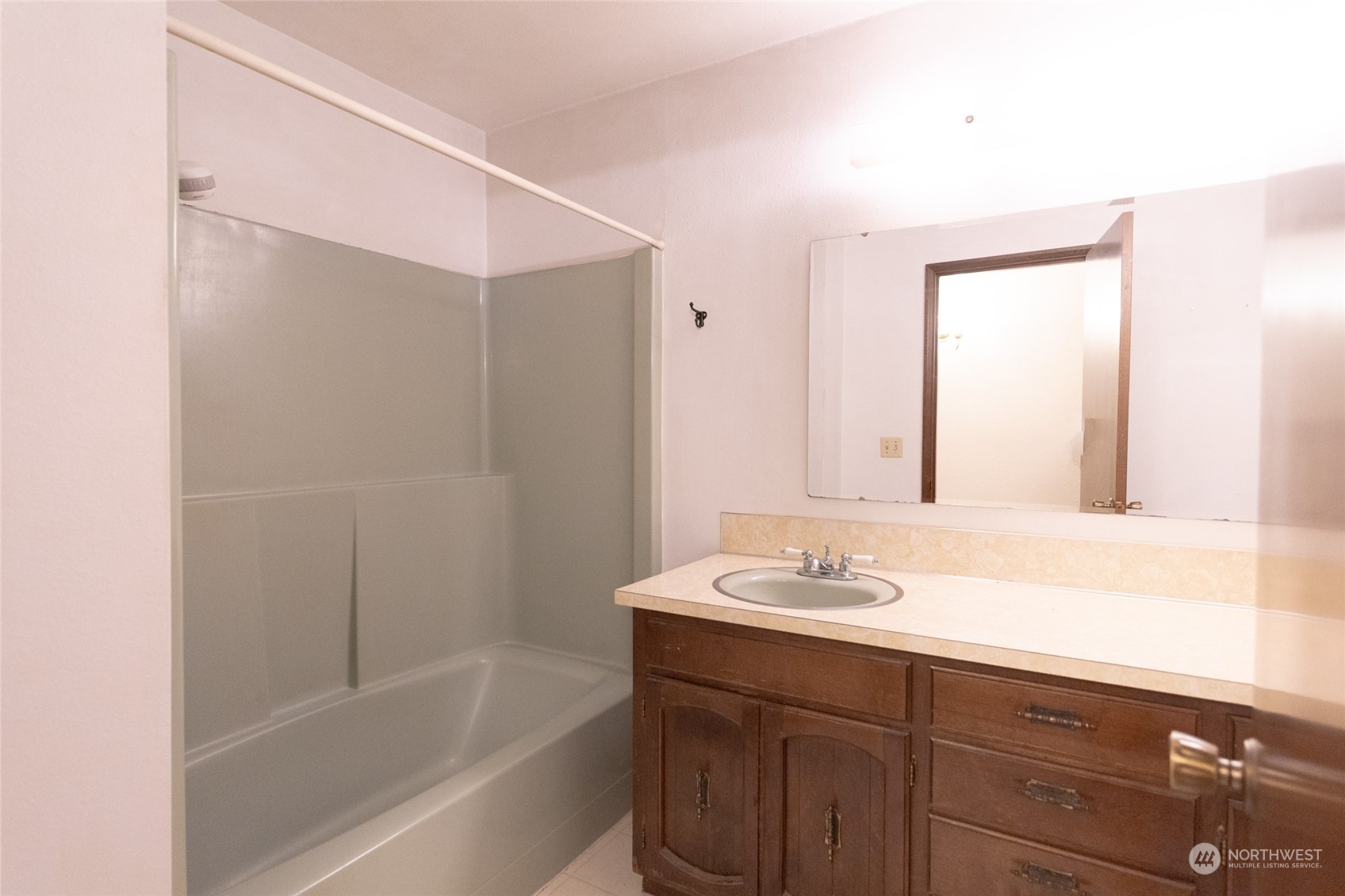168 Chilvers E & F Road Chehalis, WA 98532 - Photo 16 of 29 a bathroom with a tub sink and mirror
